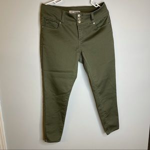 Sandpiper pants size 14 olive green